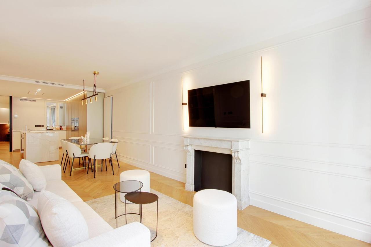 Stunning Apartment With View At The Very Heart Of Paryż Zewnętrze zdjęcie
