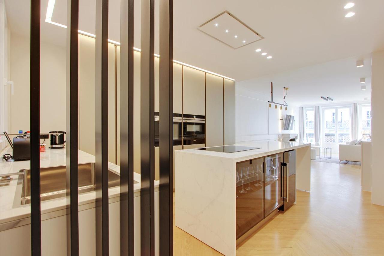 Stunning Apartment With View At The Very Heart Of Paryż Zewnętrze zdjęcie