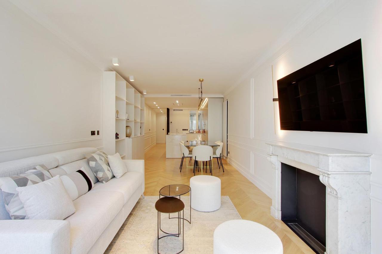 Stunning Apartment With View At The Very Heart Of Paryż Zewnętrze zdjęcie