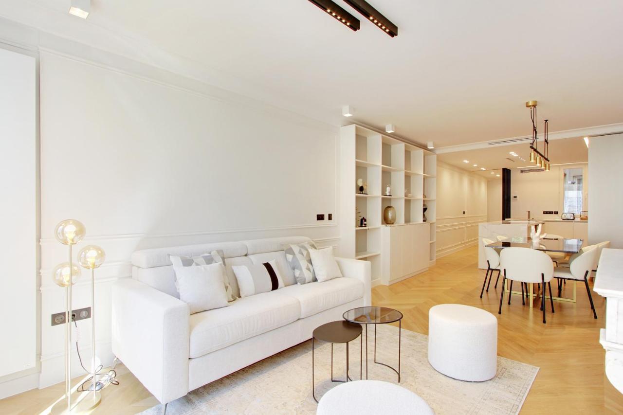 Stunning Apartment With View At The Very Heart Of Paryż Zewnętrze zdjęcie