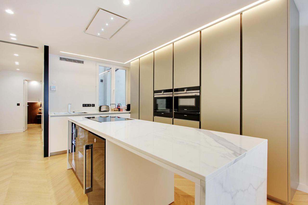 Stunning Apartment With View At The Very Heart Of Paryż Zewnętrze zdjęcie